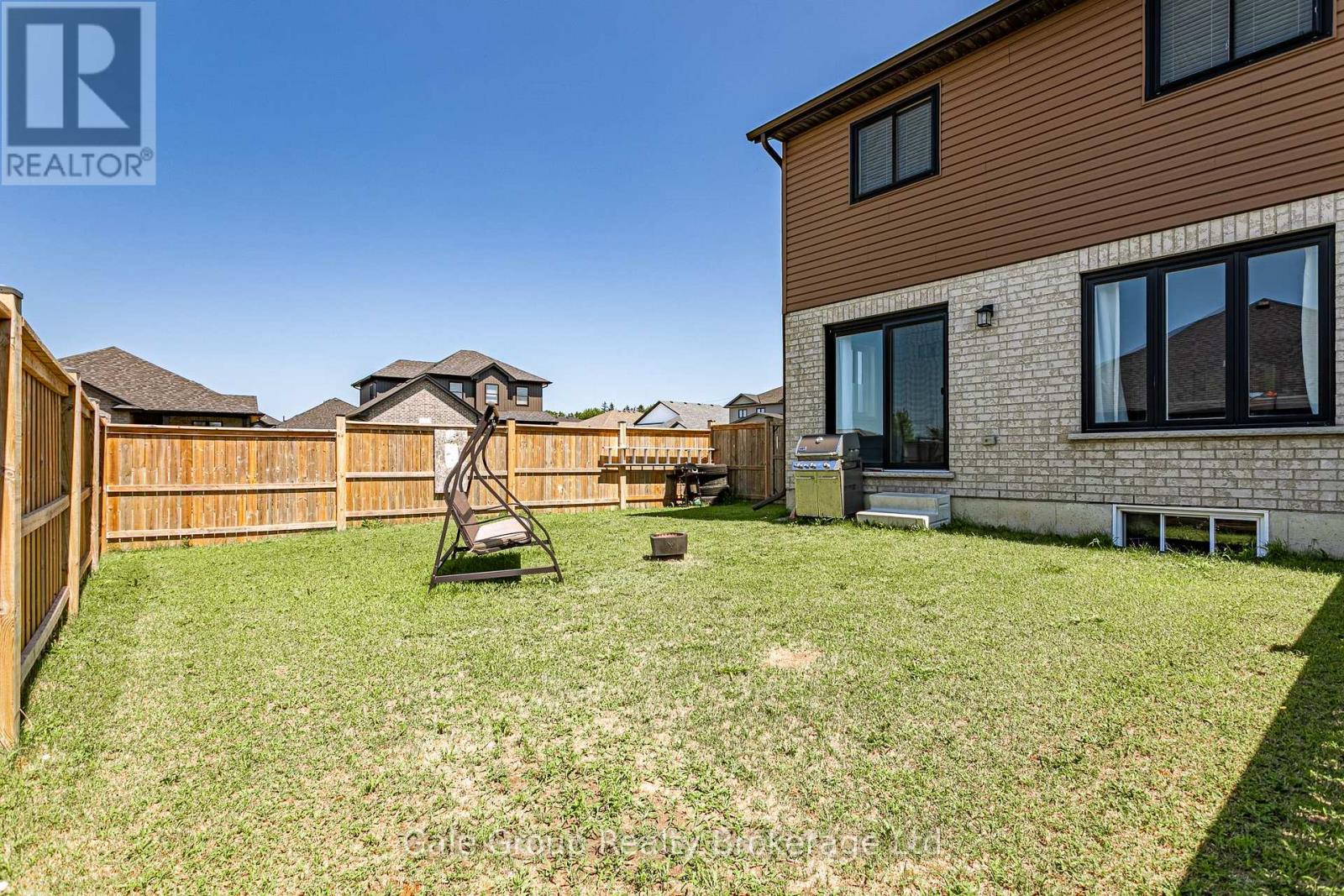 38 Amber Street Property Photo 31