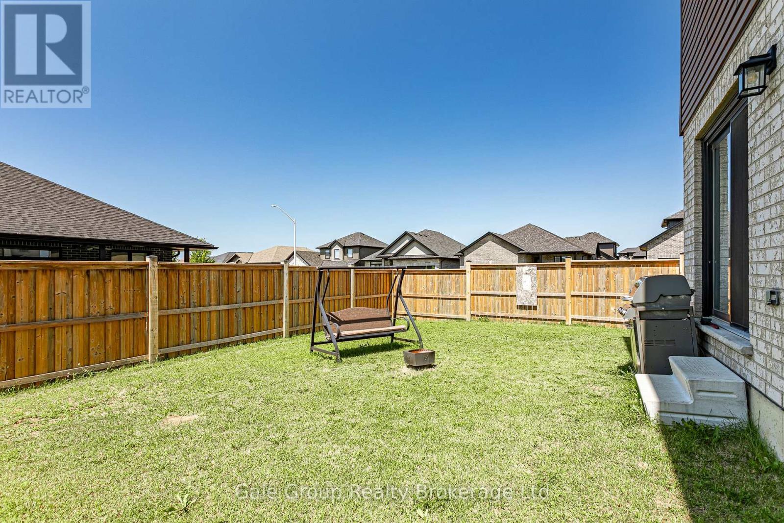 38 Amber Street Property Photo 32