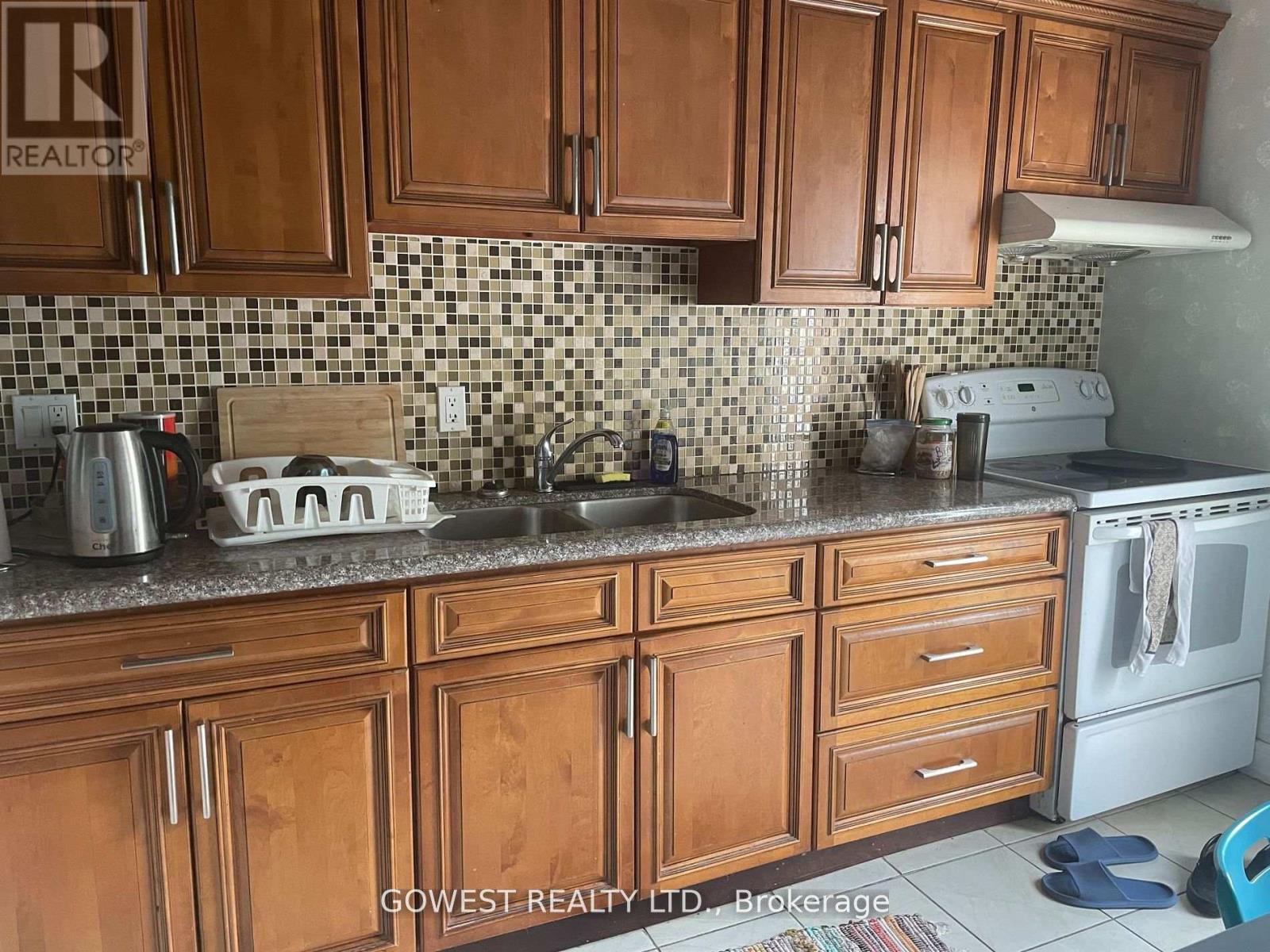 405 St Paul Street E Property Photo 11