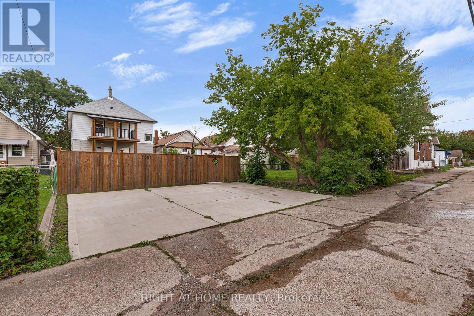 1379-1381 Pierre Avenue Property Photo 33