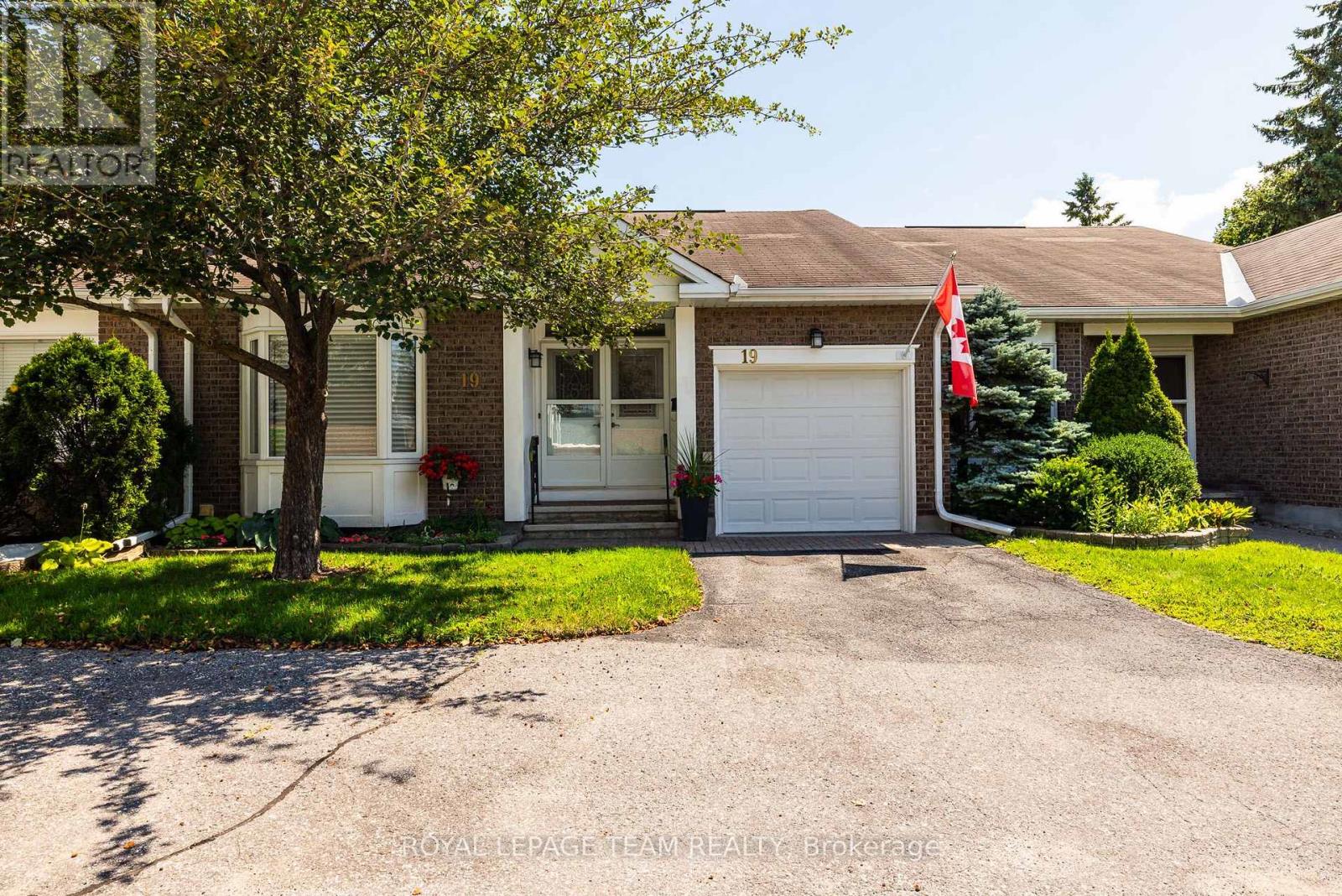 19 PINE NEEDLES COURT