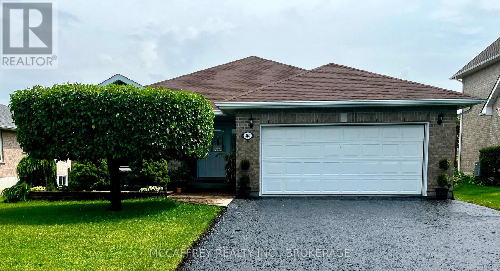 444 BRIDGE STREET W Property Photo 1