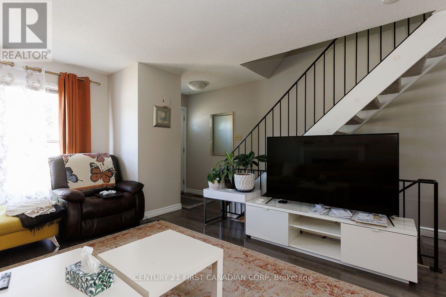 122 - 70 Fiddlers Green Road Property Photo 2