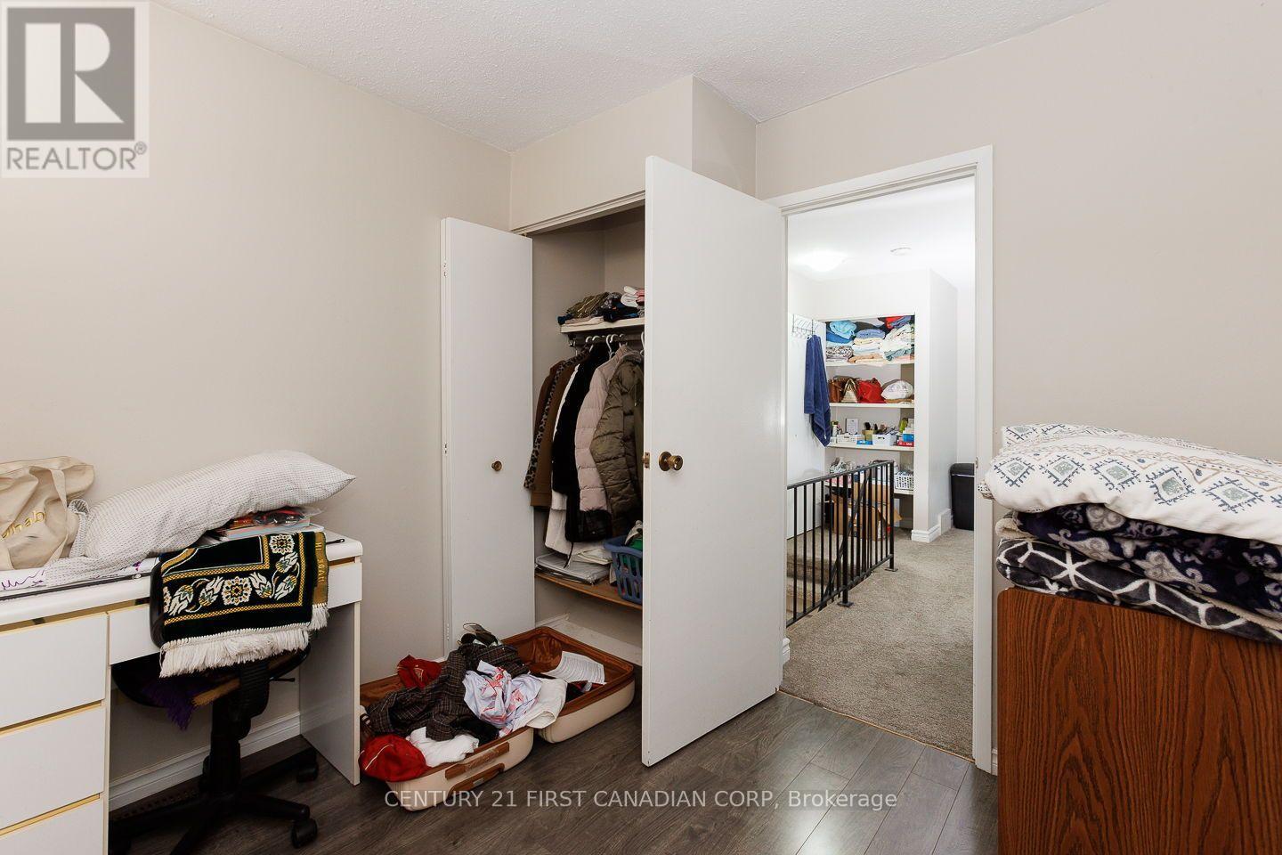 122 - 70 Fiddlers Green Road Property Photo 14