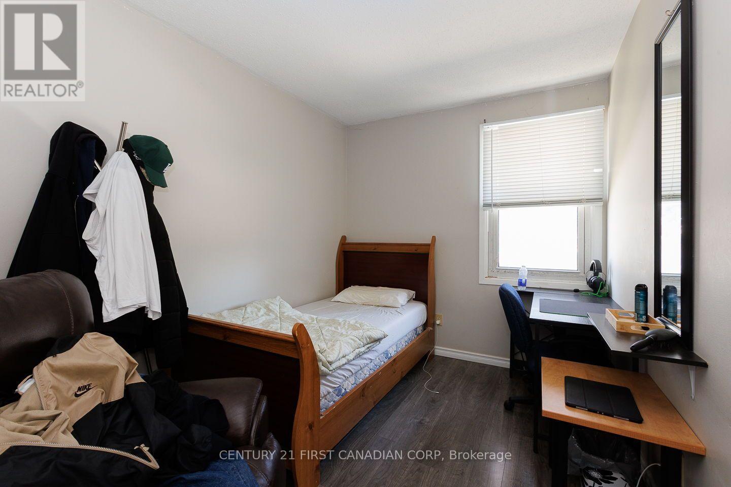 122 - 70 Fiddlers Green Road Property Photo 15