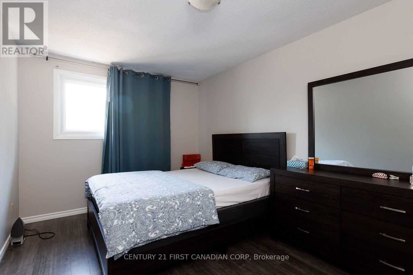 122 - 70 Fiddlers Green Road Property Photo 19
