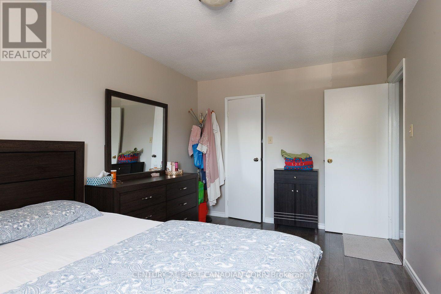 122 - 70 Fiddlers Green Road Property Photo 20