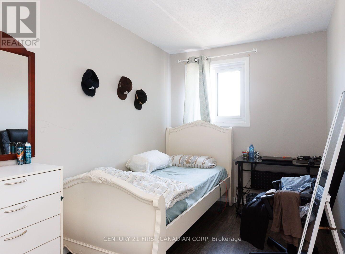 122 - 70 Fiddlers Green Road Property Photo 21