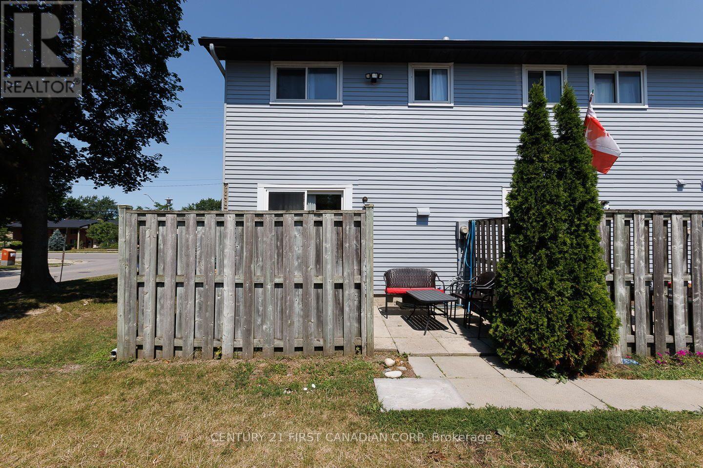 122 - 70 Fiddlers Green Road Property Photo 24