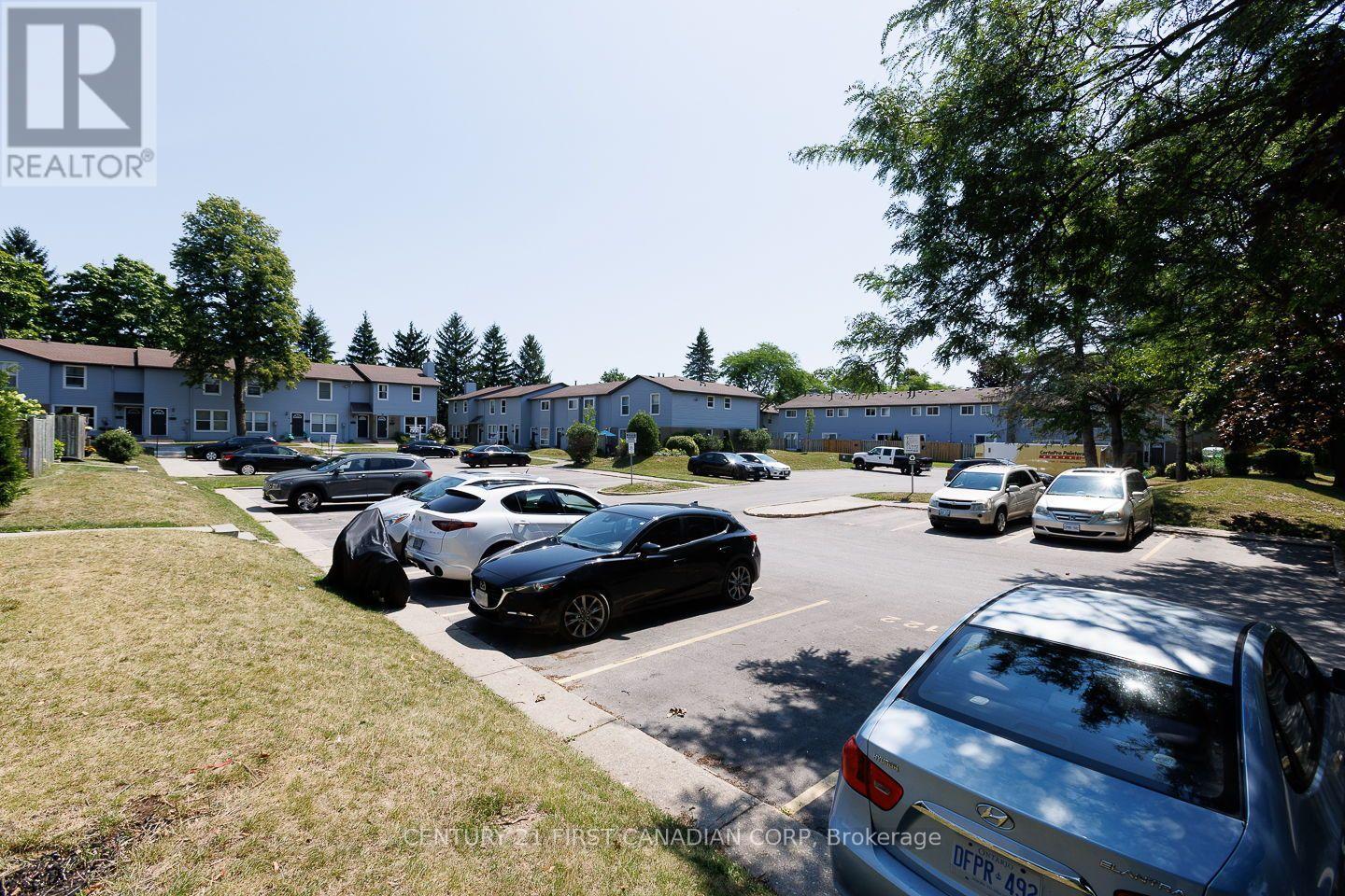 122 - 70 Fiddlers Green Road Property Photo 25