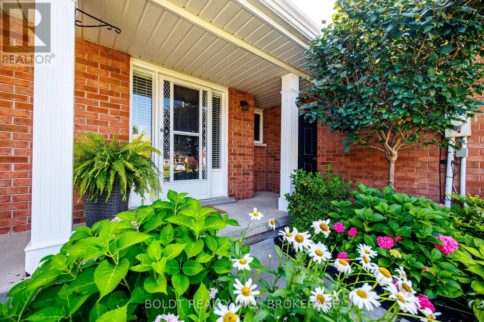 86 Devine Crescent Property Photo 1