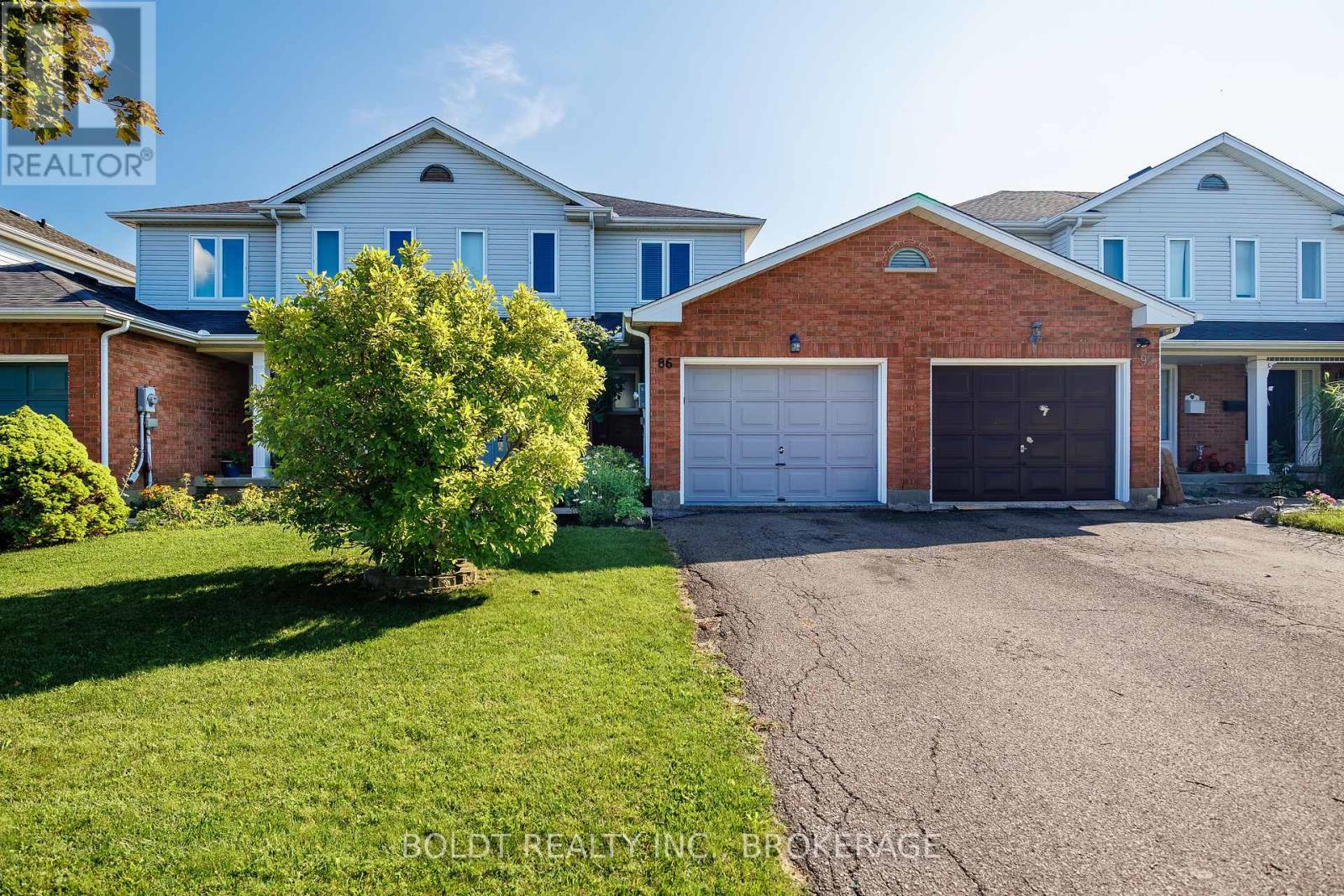 86 Devine Crescent Property Photo 3