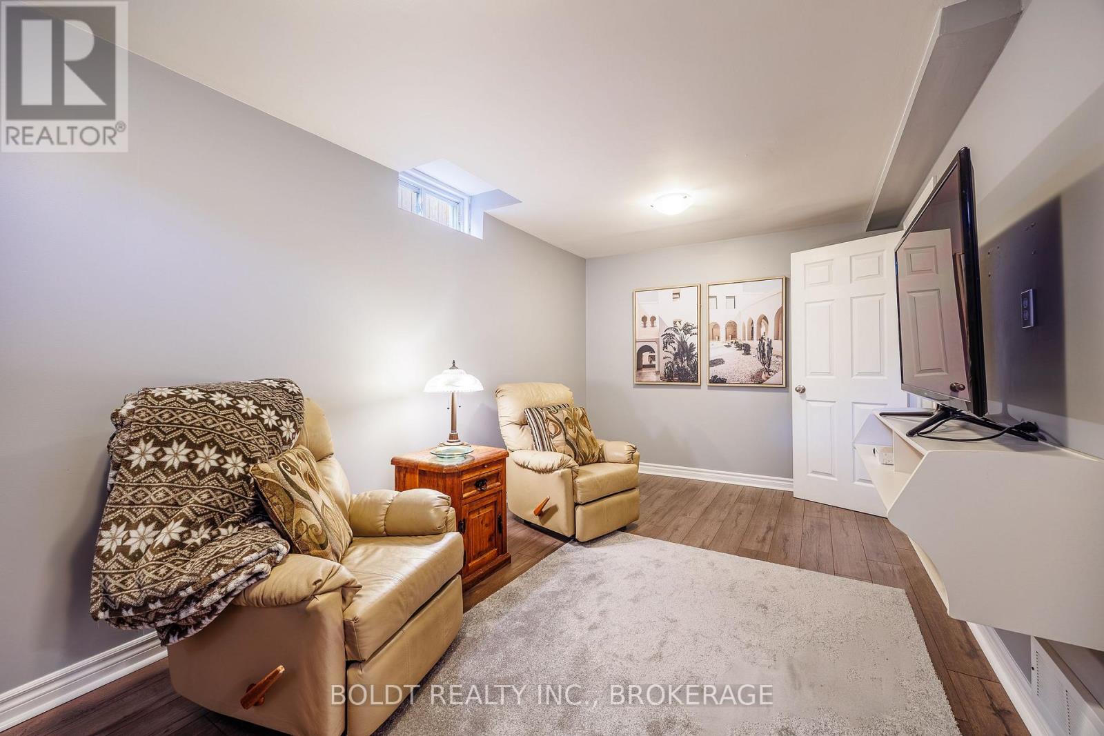 86 Devine Crescent Property Photo 18
