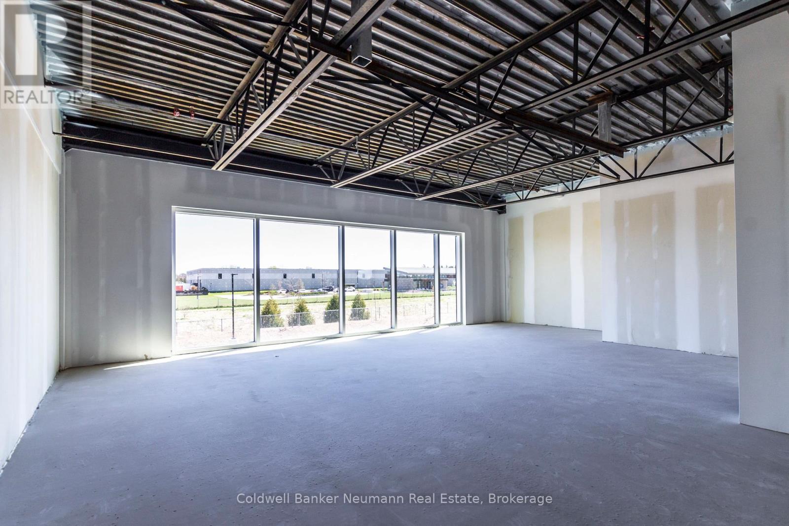 27 Upper - 589 Hanlon Creek Boulevard Property Photo 3