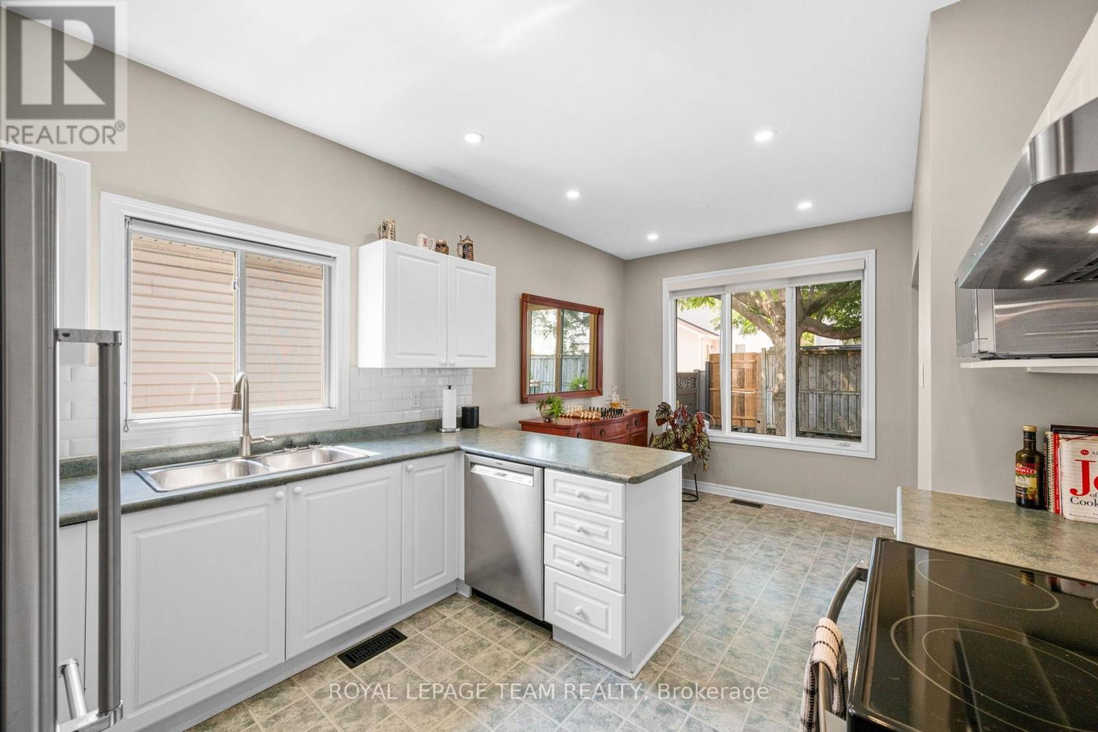 32 Trump Avenue Property Photo 17