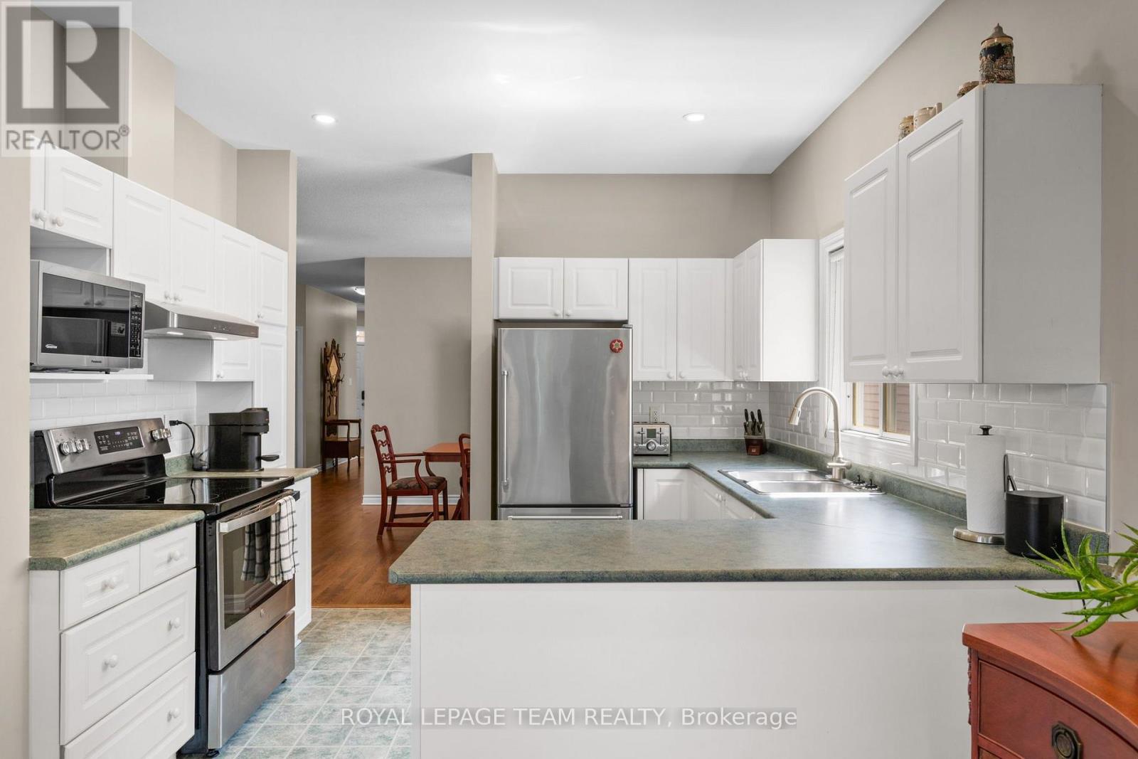32 Trump Avenue Property Photo 18