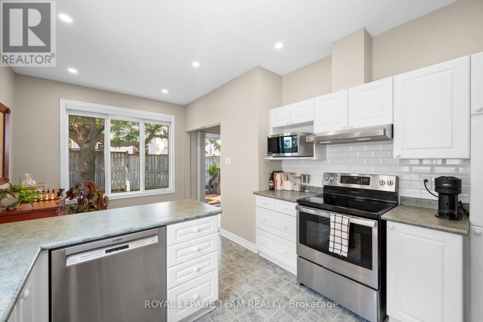 32 Trump Avenue Property Photo 19