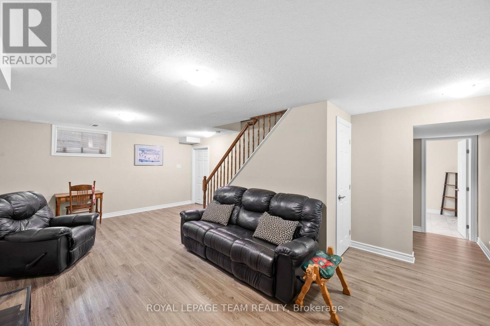 32 Trump Avenue Property Photo 33