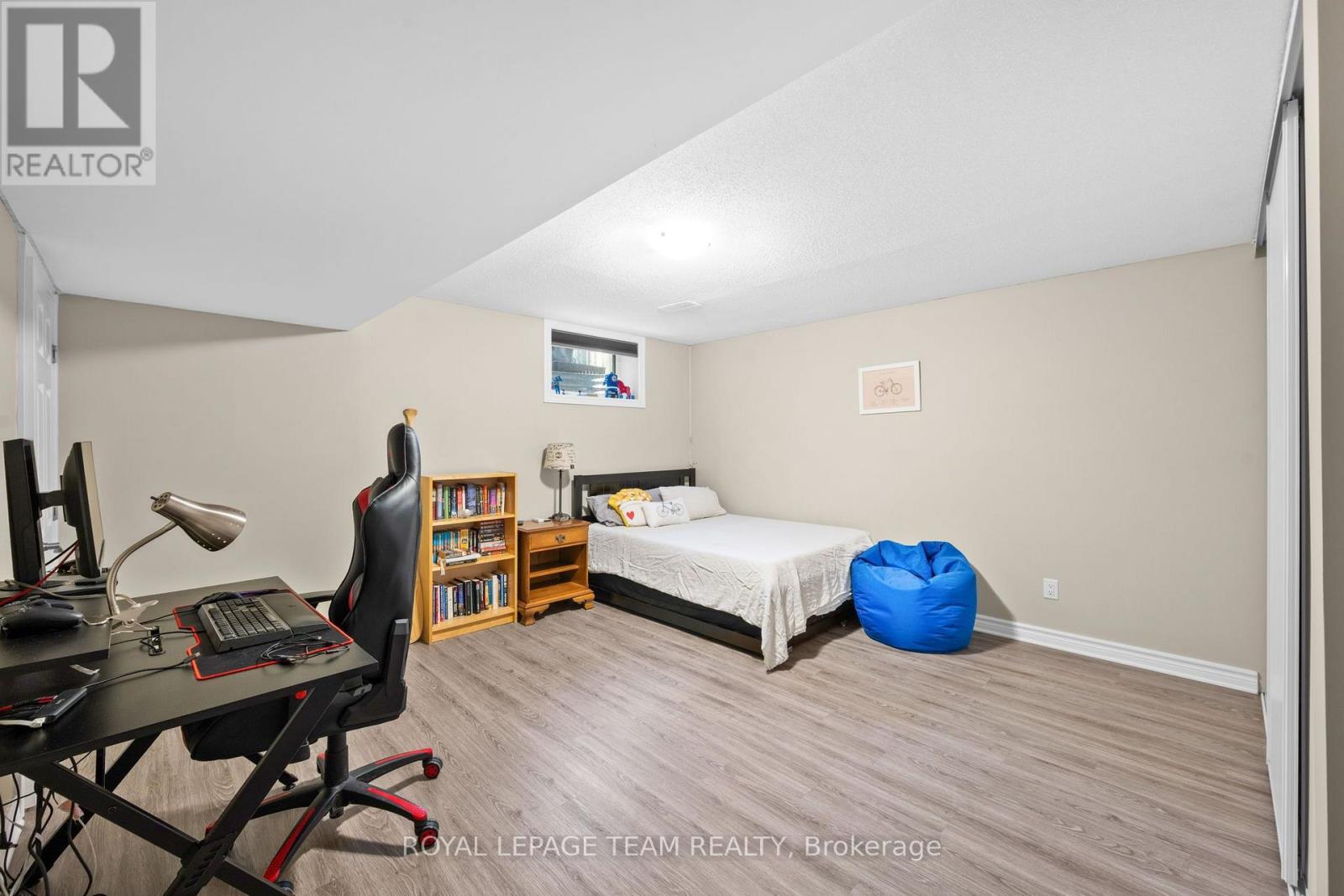 32 Trump Avenue Property Photo 35