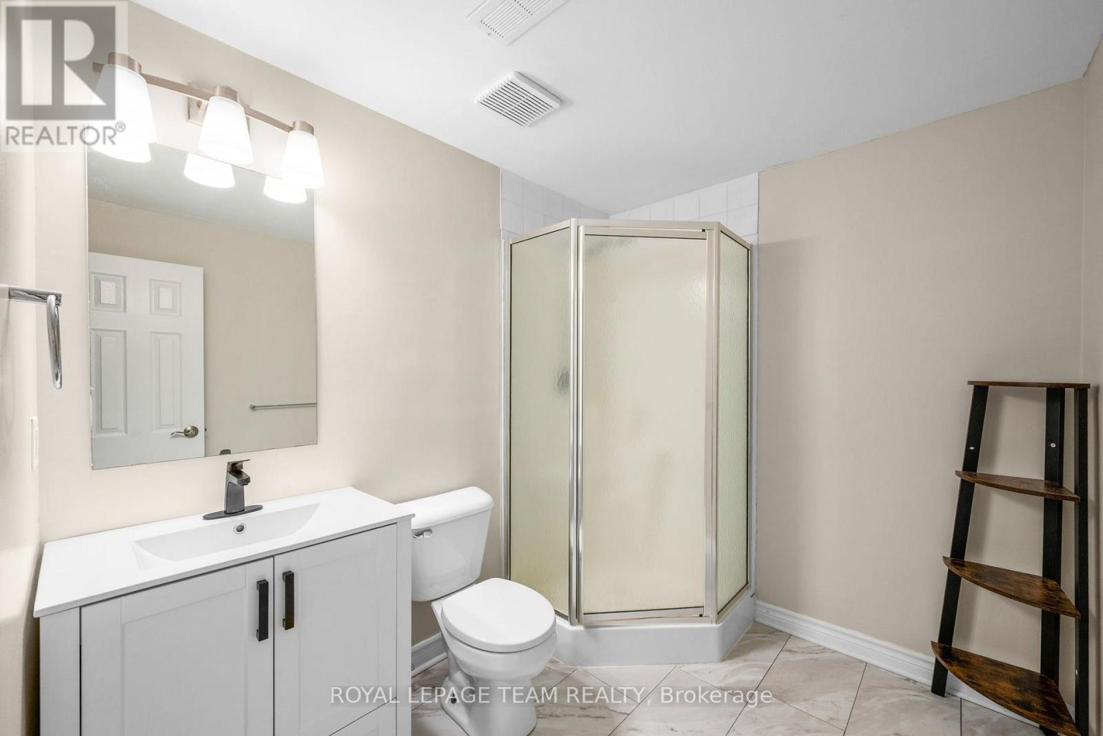32 Trump Avenue Property Photo 36