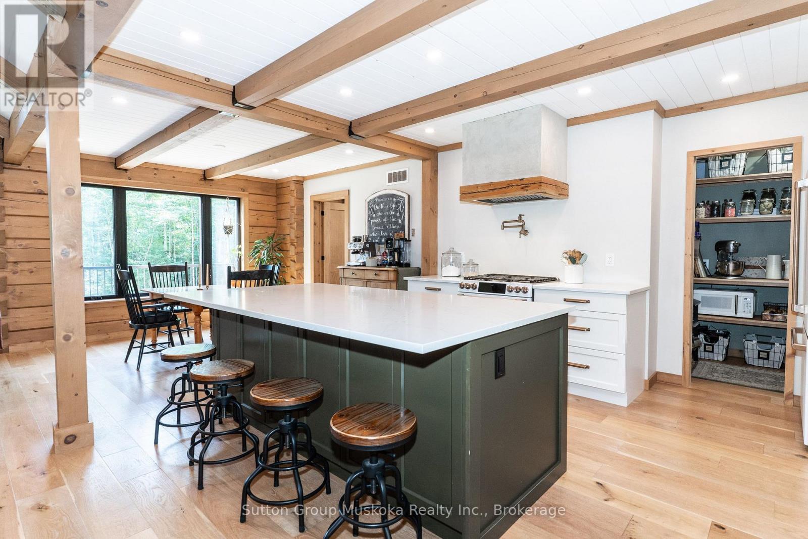 1265 Britannia Road Property Photo 8