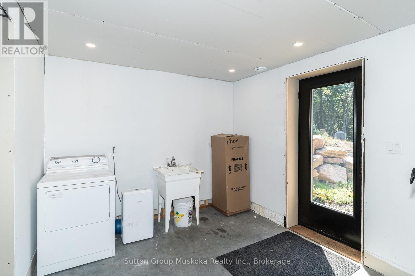 1265 Britannia Road Property Photo 34