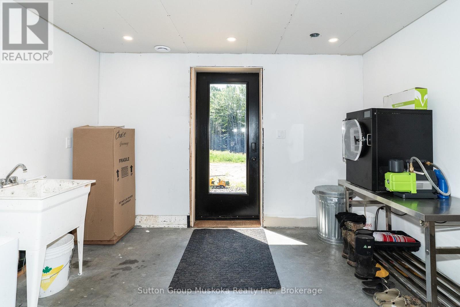 1265 Britannia Road Property Photo 35