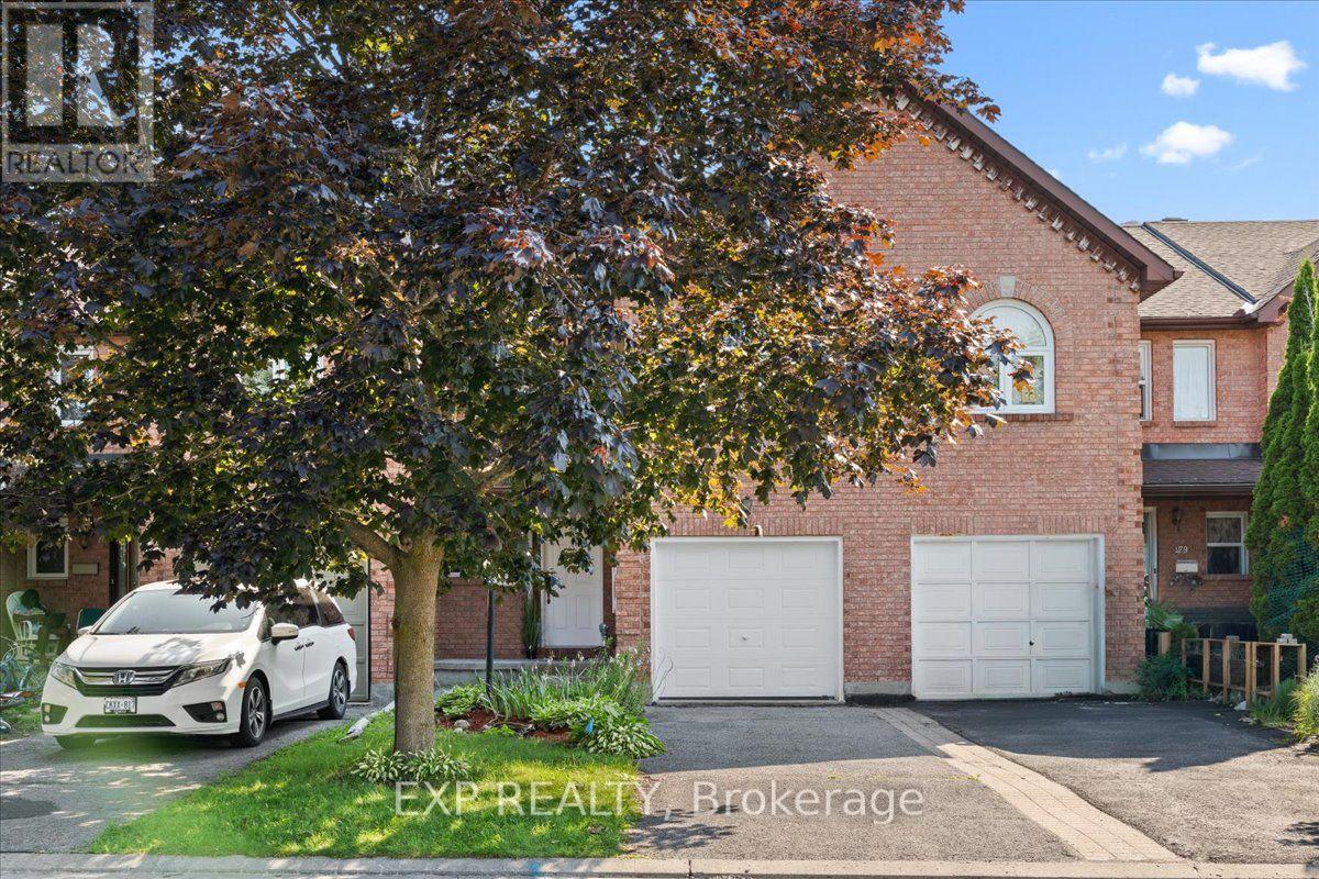 77 Waterton Crescent Property Photo 2