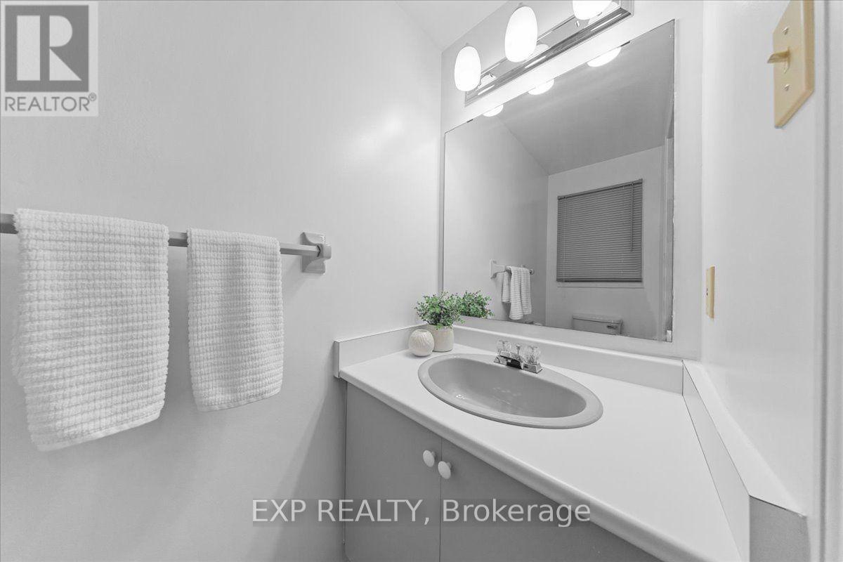 77 Waterton Crescent Property Photo 6