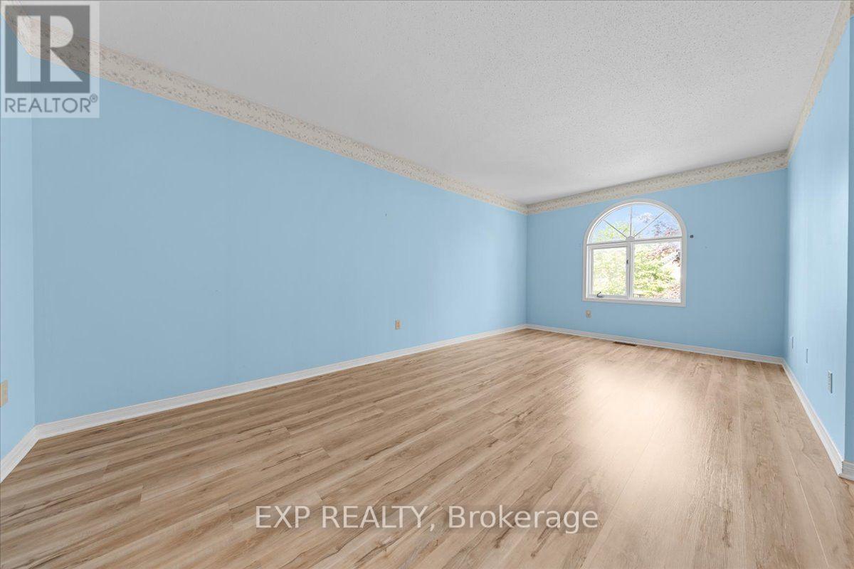 77 Waterton Crescent Property Photo 30