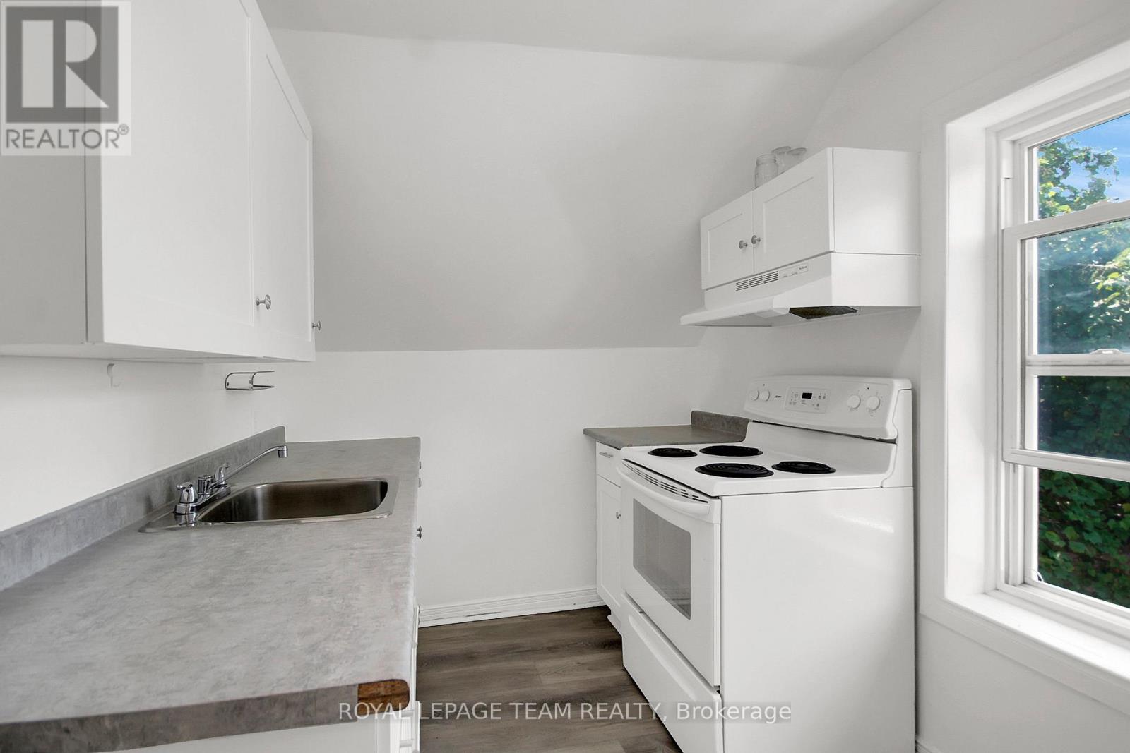 5 - 4 Eccles Street Property Photo 23