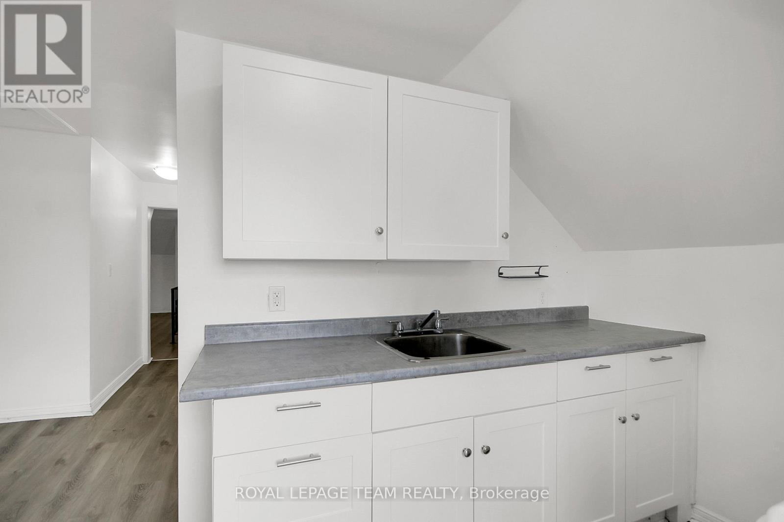 5 - 4 Eccles Street Property Photo 26