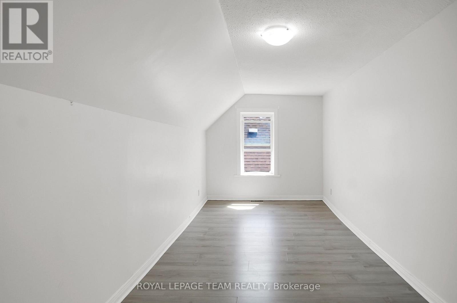 5 - 4 Eccles Street Property Photo 27