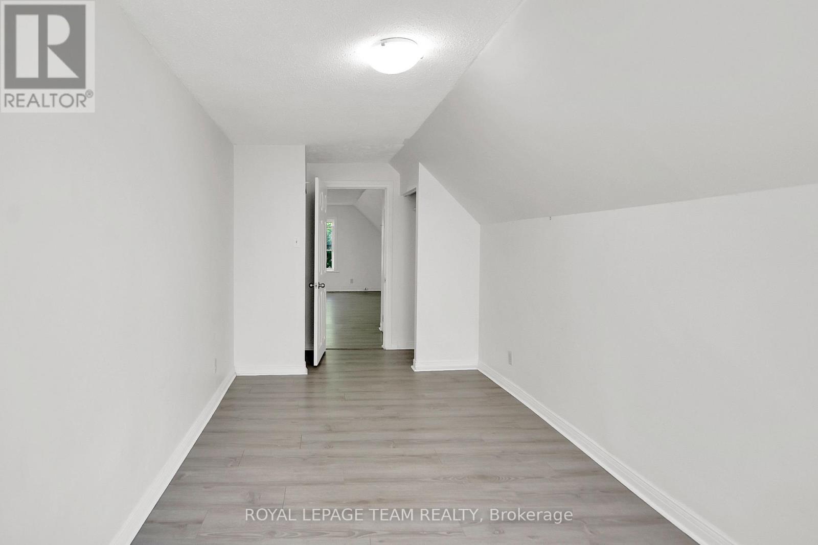 5 - 4 Eccles Street Property Photo 28