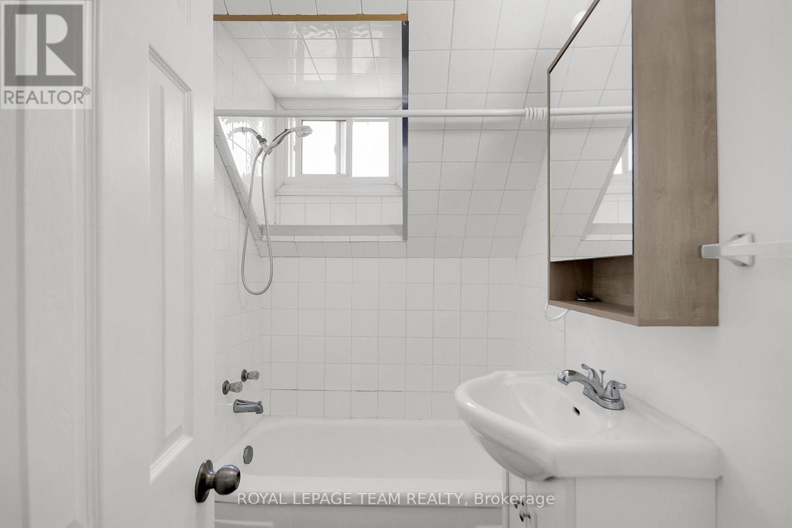 5 - 4 Eccles Street Property Photo 29