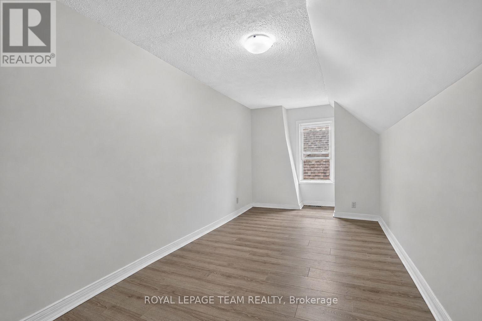 5 - 4 Eccles Street Property Photo 30