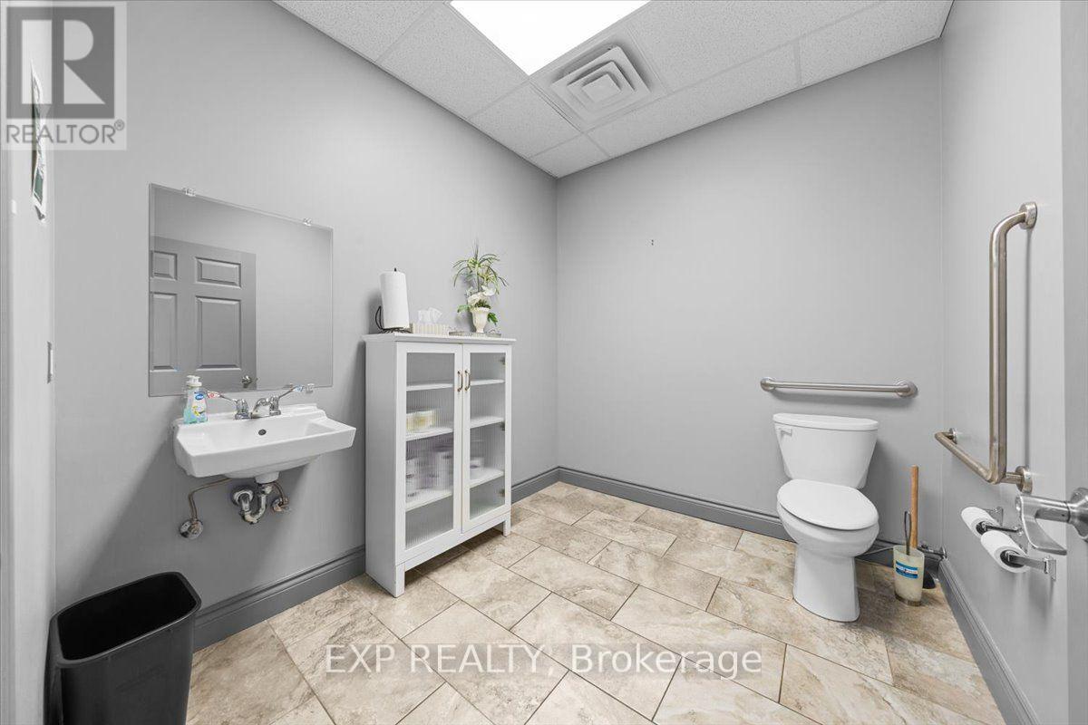 124 - 40 Sunset Boulevard Property Photo 10