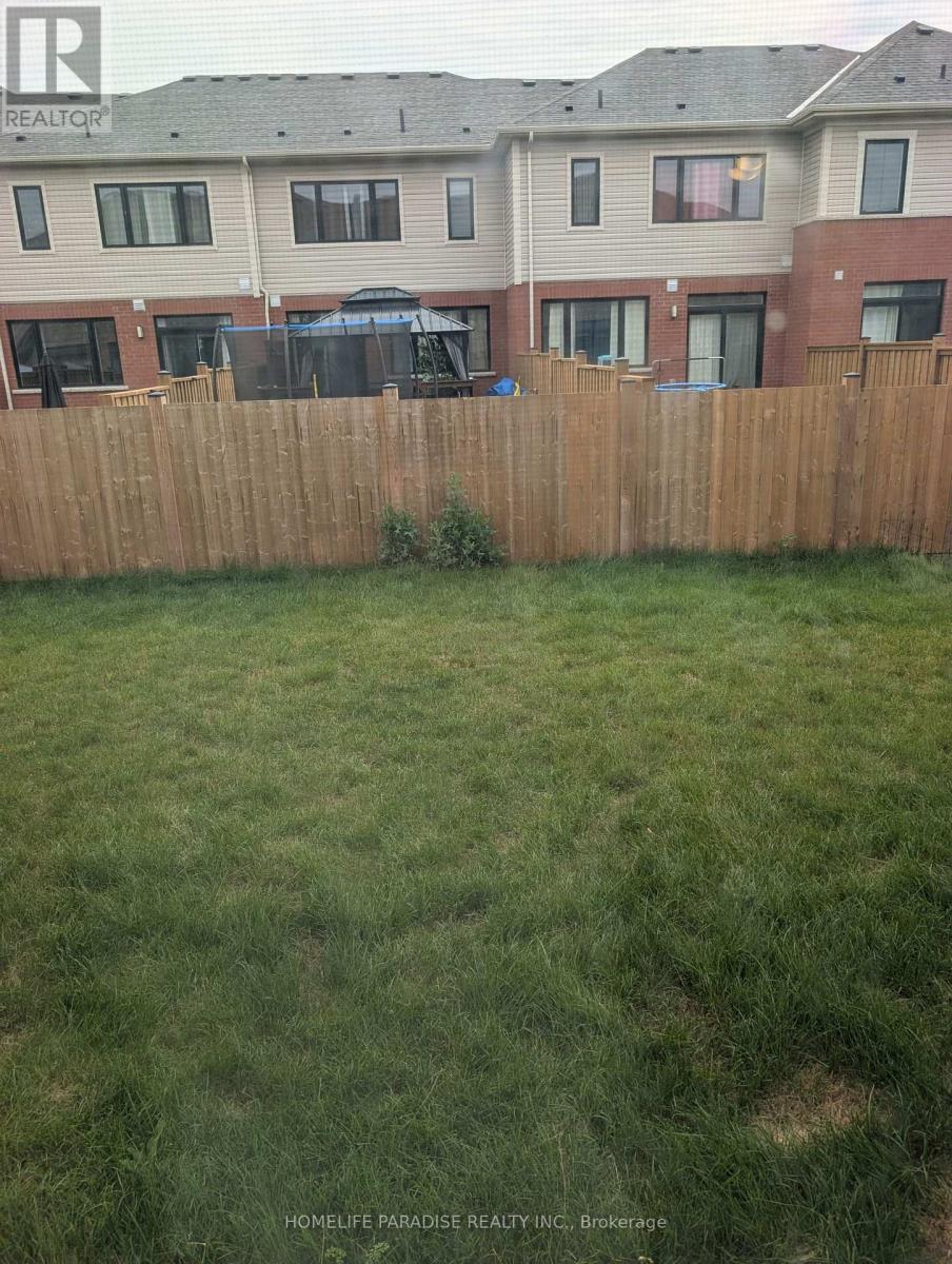 3 - 15 Blacklock Street E Property Photo 18