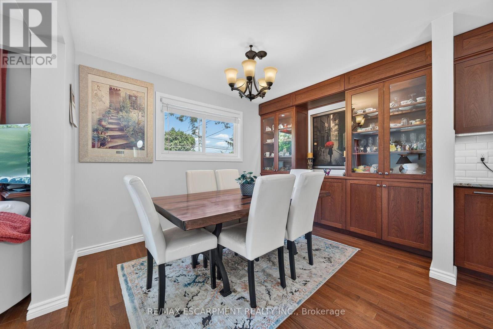 8399 Dickenson Road E Property Photo 16