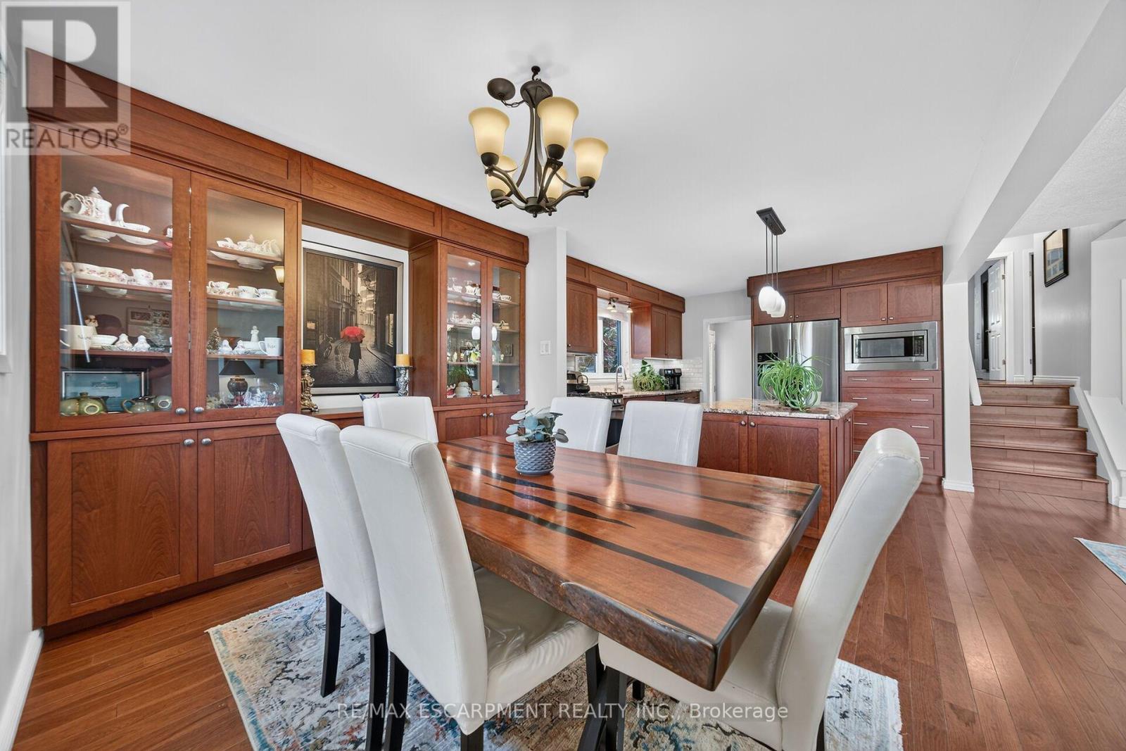8399 Dickenson Road E Property Photo 17