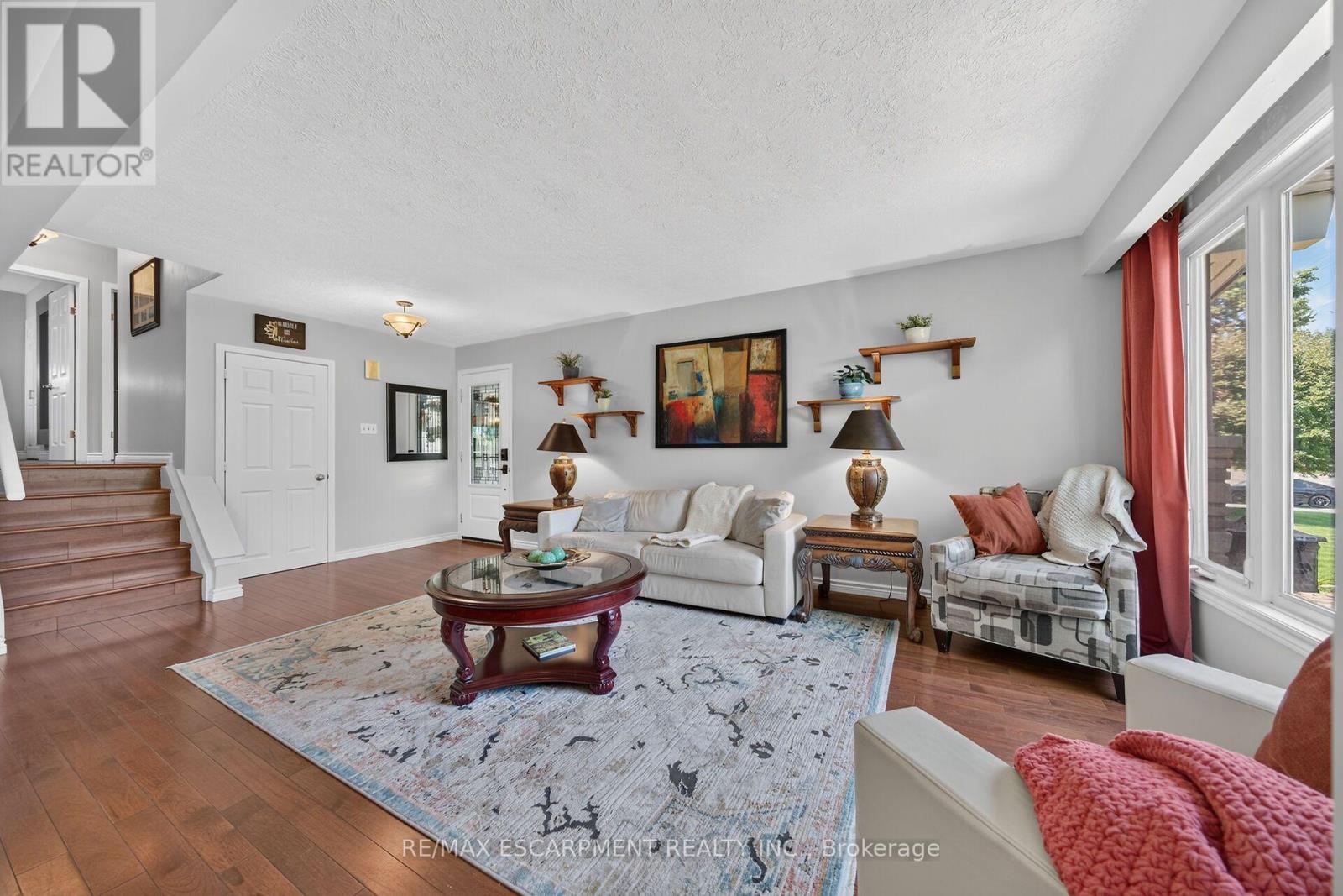 8399 Dickenson Road E Property Photo 18