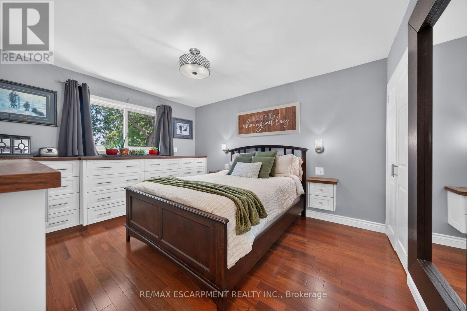 8399 Dickenson Road E Property Photo 19