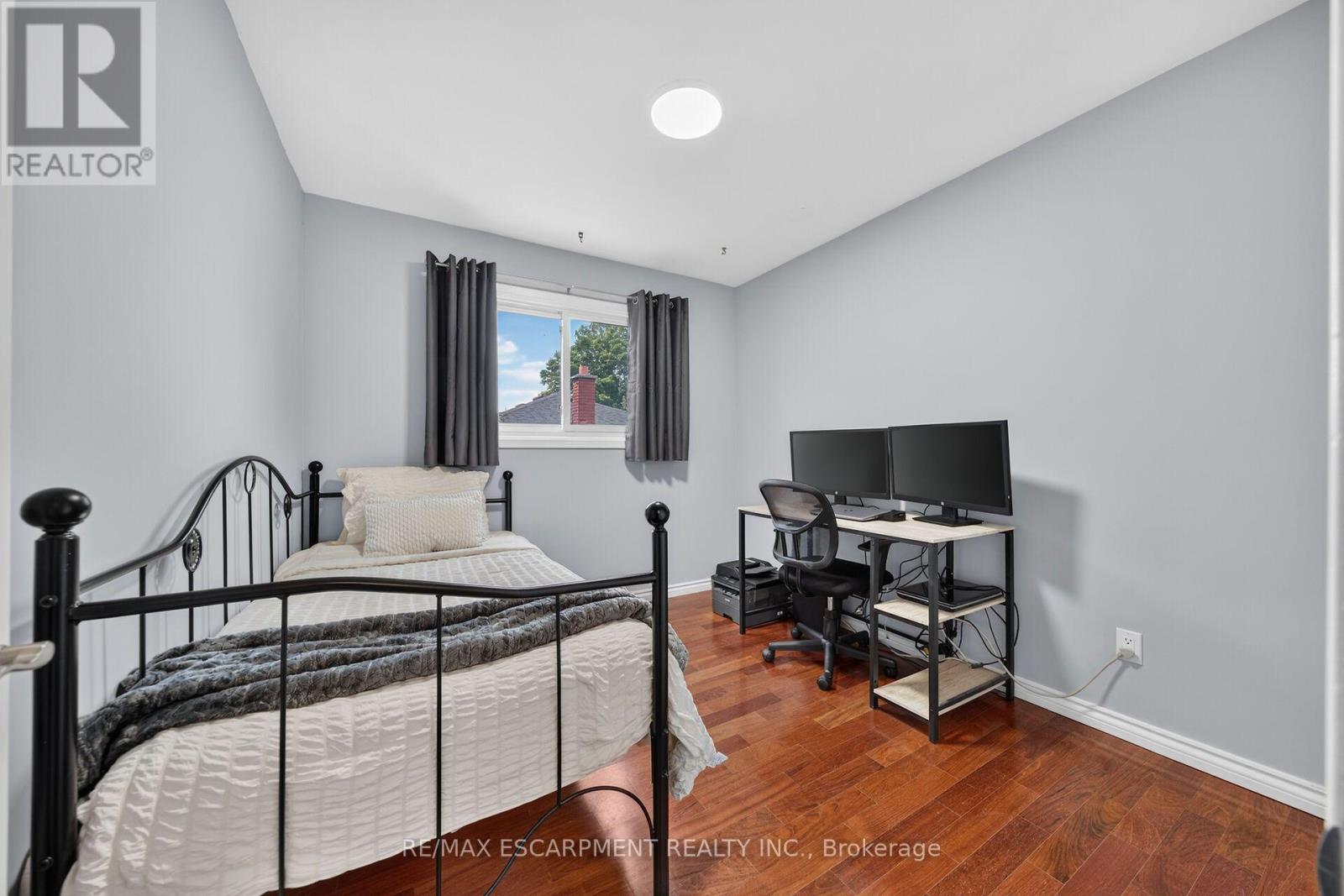8399 Dickenson Road E Property Photo 26