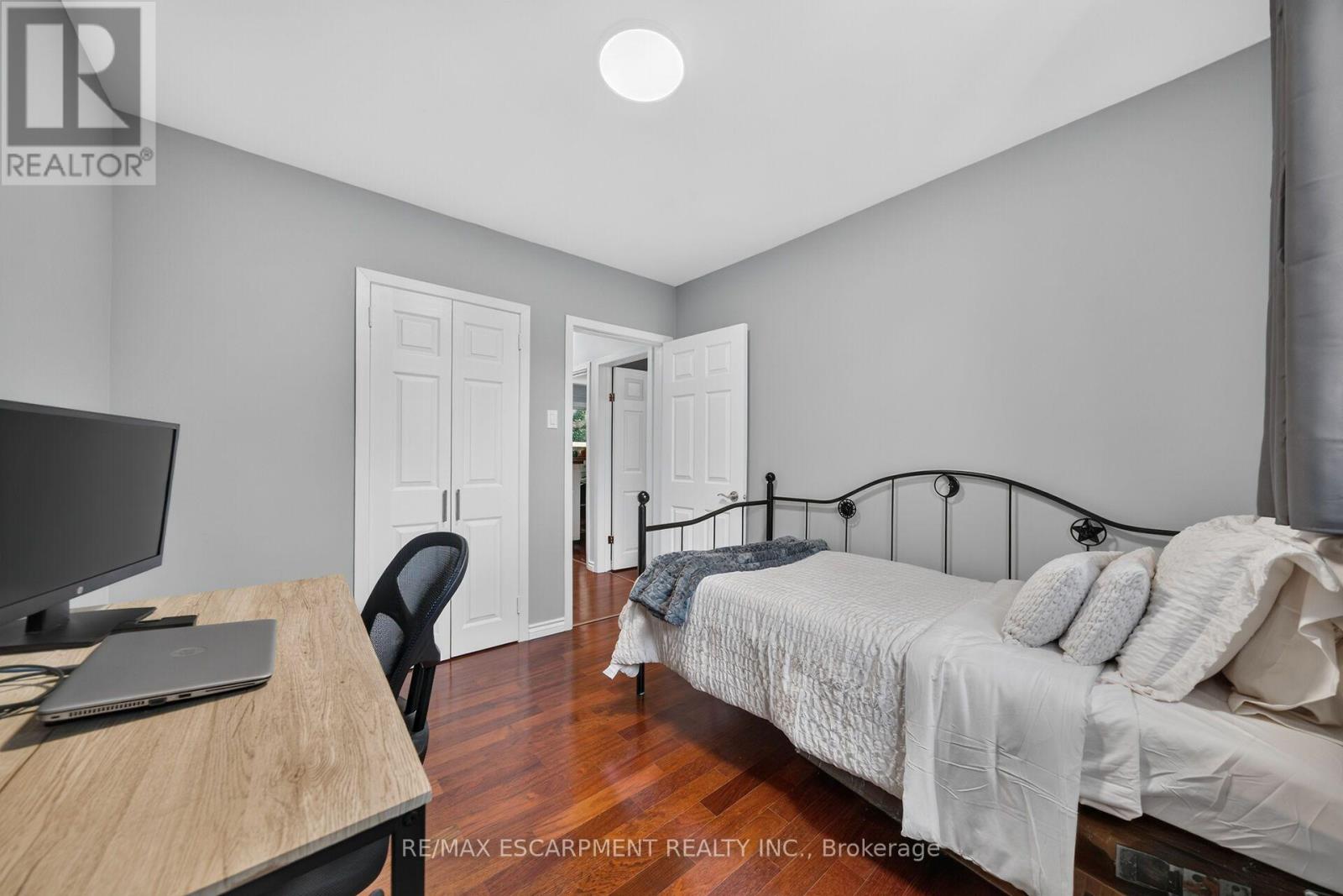 8399 Dickenson Road E Property Photo 27