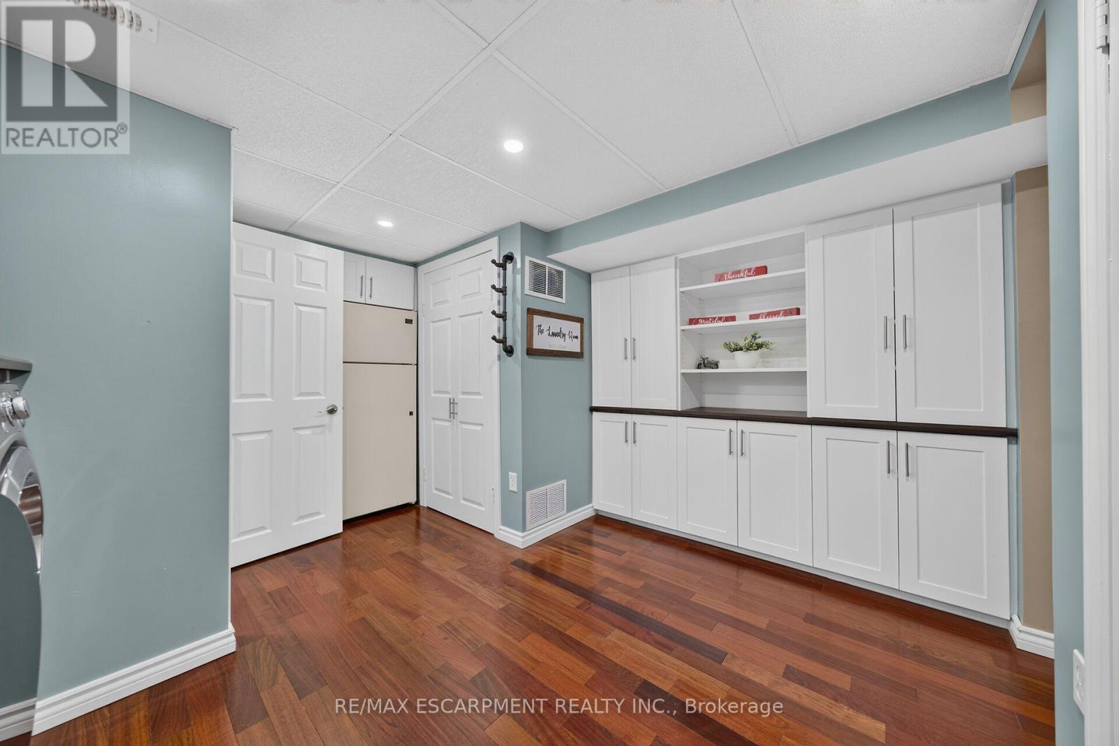 8399 Dickenson Road E Property Photo 35