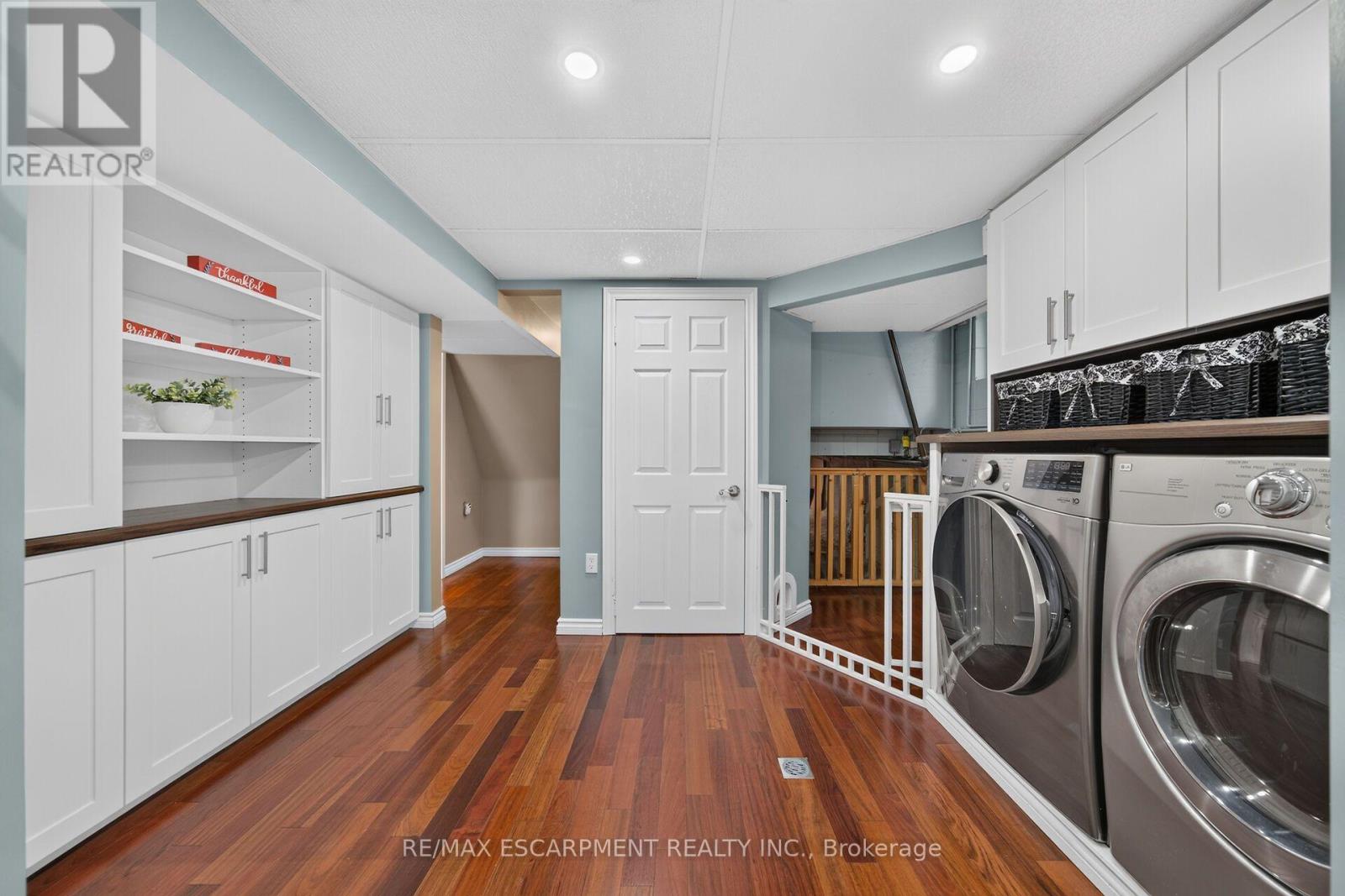 8399 Dickenson Road E Property Photo 37