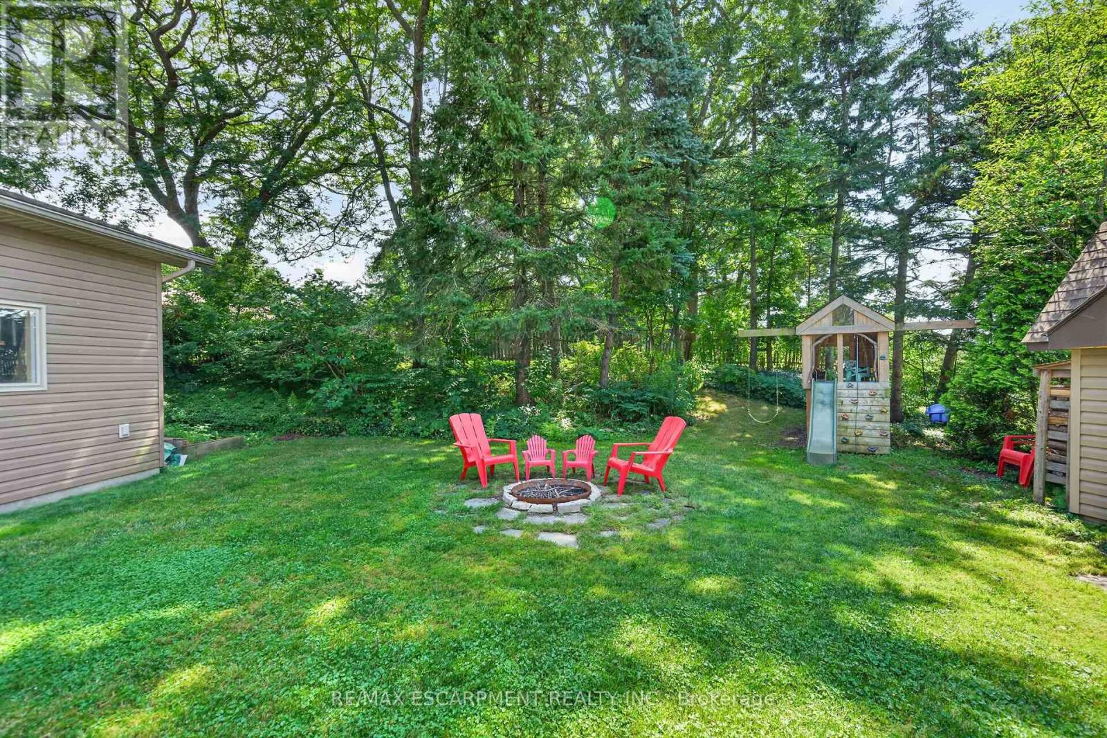 8399 Dickenson Road E Property Photo 43