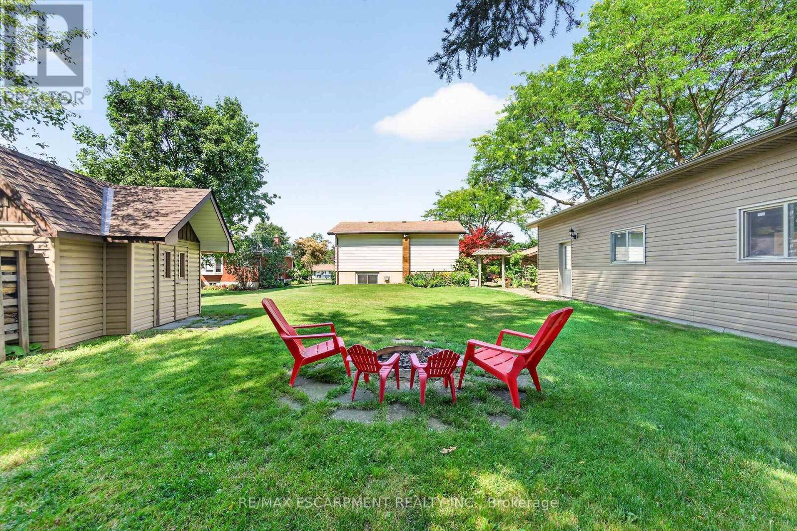 8399 Dickenson Road E Property Photo 45