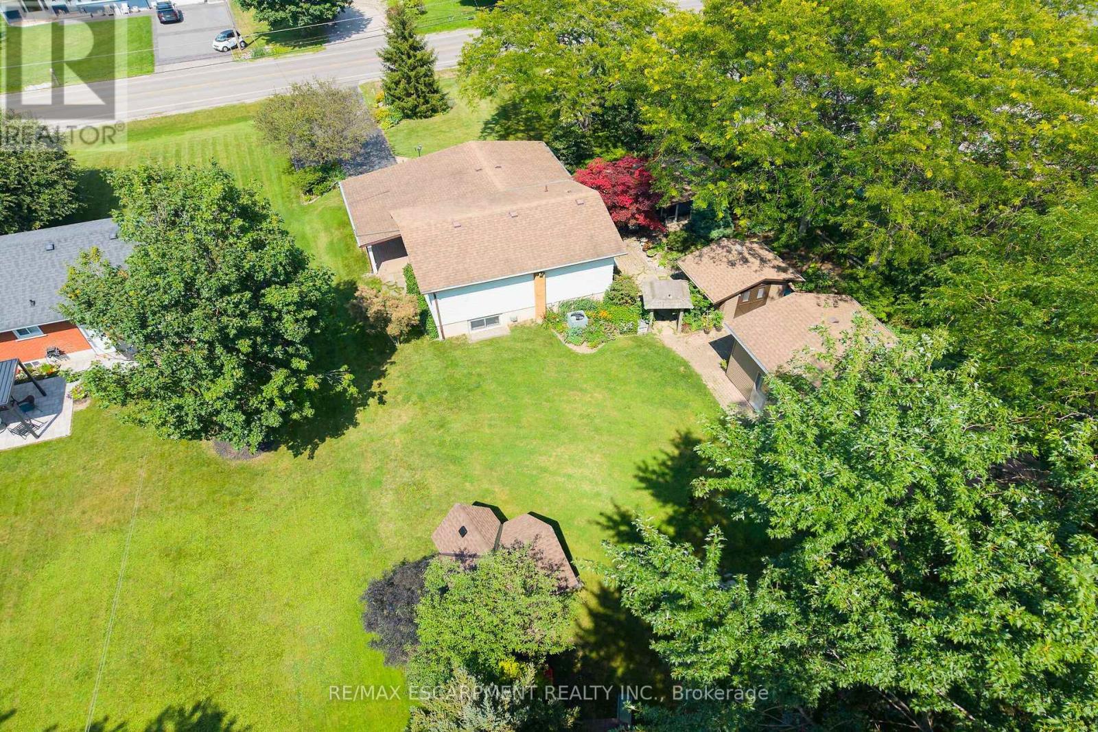 8399 Dickenson Road E Property Photo 48