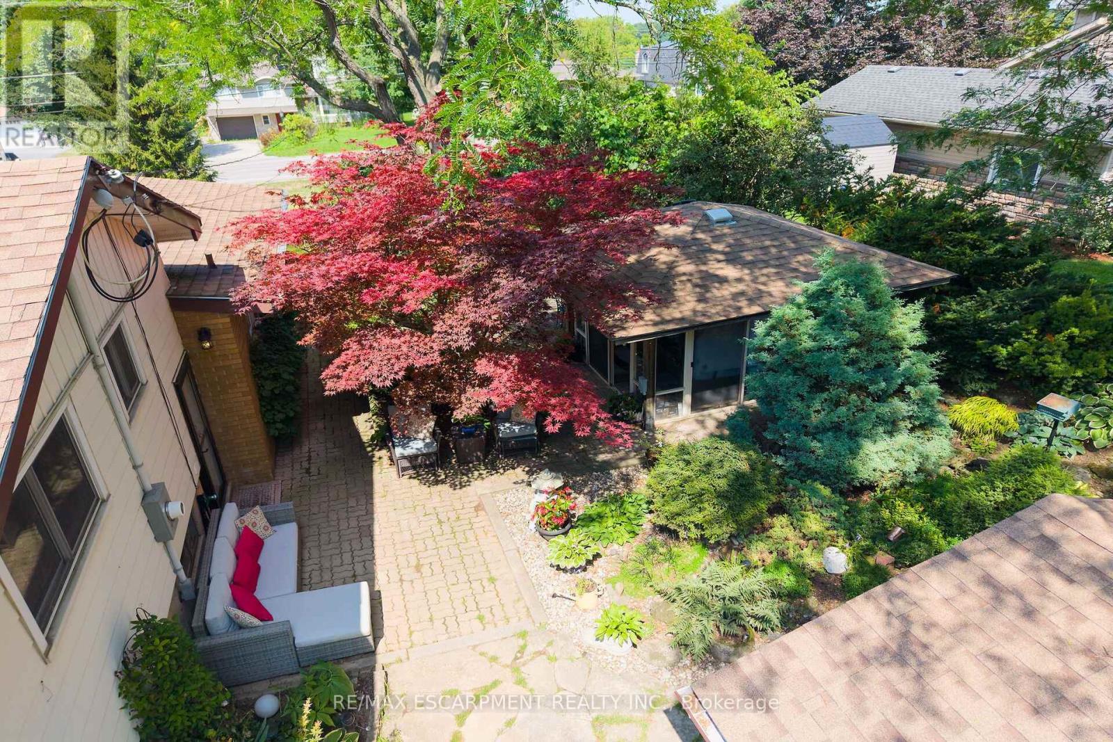 8399 Dickenson Road E Property Photo 49